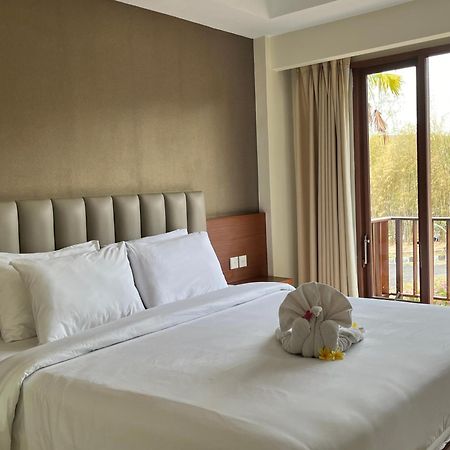 New Kuta Hotel By Lorin ウルワツ エクステリア 写真