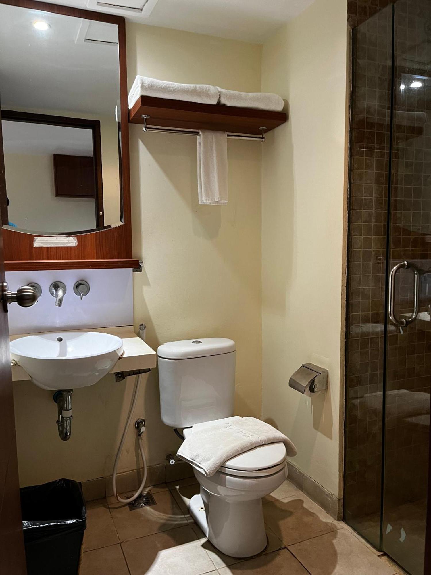 New Kuta Hotel By Lorin ウルワツ エクステリア 写真