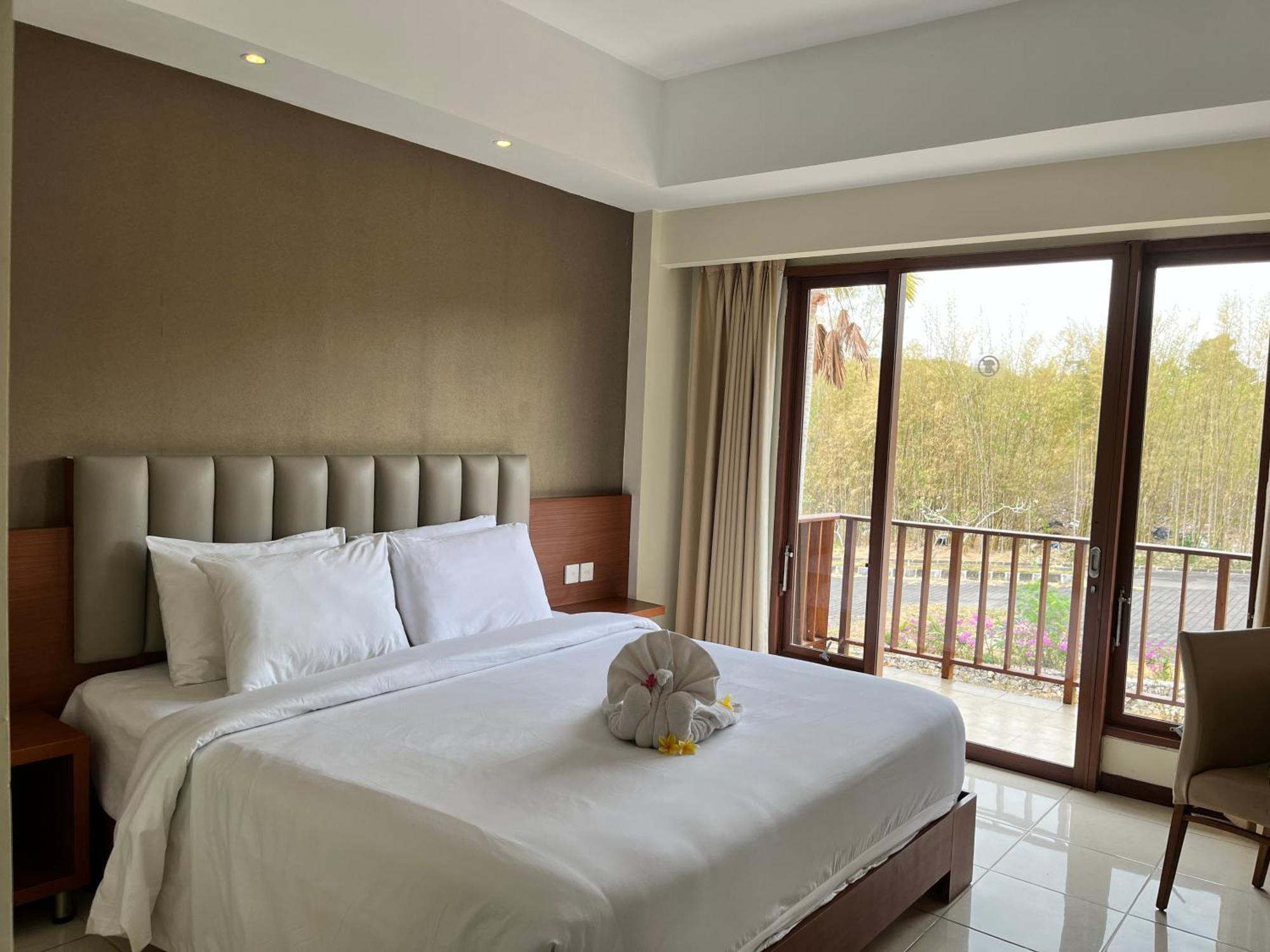 New Kuta Hotel By Lorin ウルワツ エクステリア 写真